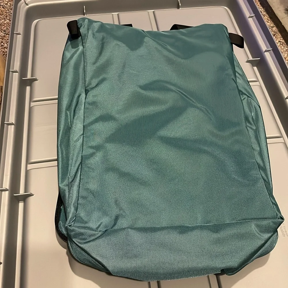 LLBean toiletries bag Green Like New LL Bean